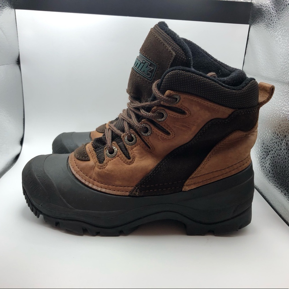 Kamik womens brown snow boots size 6